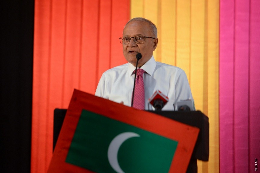 3 ޖުލައި 2017: މަސީހާ ދެކޮޅަށް އިތުބާރު ނެތް ކަމުގެ މައްސަލަ ހުށަހެޅުމަށްފަހު އިދިކޮޅު ކޯލިޝަނުން އެކަމުގެ އުފަލުގައި މ. ކުނޫޒުގައި މިރޭ ބޭއްވި ޖަލްސާގެ ތެރެއިން-- ސަން ފޮޓޯ/ މުހައްމަދު އަފްރާހް