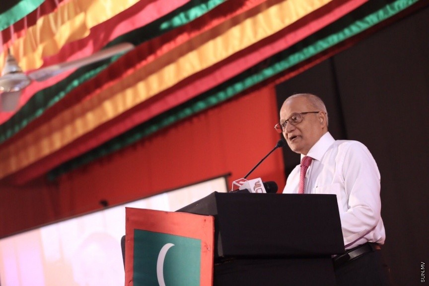 3 ޖުލައި 2017: މަސީހާ ދެކޮޅަށް އިތުބާރު ނެތް ކަމުގެ މައްސަލަ ހުށަހެޅުމަށްފަހު އިދިކޮޅު ކޯލިޝަނުން އެކަމުގެ އުފަލުގައި މ. ކުނޫޒުގައި މިރޭ ބޭއްވި ޖަލްސާގެ ތެރެއިން-- ސަން ފޮޓޯ/ ފަޔާޒު މޫސަ 