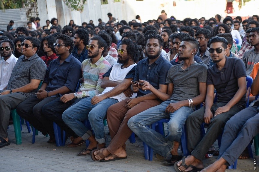  5 ޖުލައި 2017: ރައީސް ޔާމިންނަށް ތާއިދު ކުރުމުގެ ގޮތުން ޒުވާނުން މިއަދު ކާނިވާ ސަރަހައްދުގައި ބޭއްވި އެއްވުމުގެ ތެރެއިން: ފިޝަރީސް މިނިސަޓަރު ޝައިނީ ވަނީ މި އެއްވުމުގައި ބައިވެރި ވެފަ----ސަން ފޮޓޯ/ މުހައްމަދު އަފްރާހް