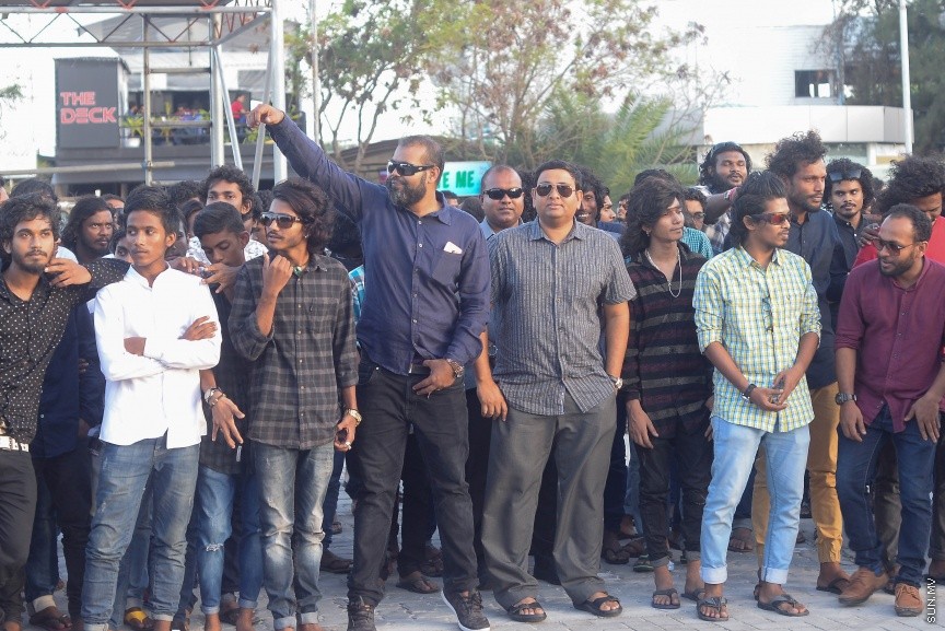  5 ޖުލައި 2017: ރައީސް ޔާމިންނަށް ތާއިދު ކުރުމުގެ ގޮތުން ޒުވާނުން މިއަދު ކާނިވާ ސަރަހައްދުގައި ބޭއްވި އެއްވުމުގެ ތެރެއިން: ފިޝަރީސް މިނިސަޓަރު ޝައިނީ ވަނީ މި އެއްވުމުގައި ބައިވެރި ވެފަ----ސަން ފޮޓޯ/ މުހައްމަދު އަފްރާހް