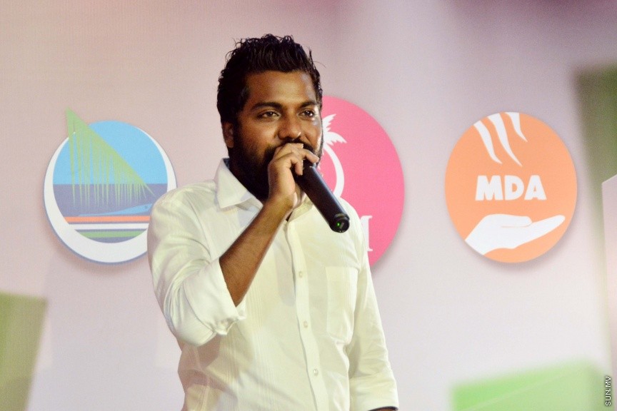 ޖުލައި 8، 2017: "އަންނަނީ ހިނި" މި ނަމުގައި ޕީޕީއެމްއާއި އެމްޑީއޭ ކޯލިޝަނުން އެމްޑީއޭ ހަރުގޭގައި ބޭއްވި މިޔުޒިކް ޝޯވ ގެ ތެރެއިން ---- ސަން ފޮޓޯ: ފަޔާޒު މޫސާ