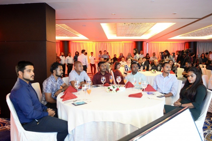 ޖުލައި 11، 2017: ބީއެމްއެލް އާއި އެމެރިކަން އެކްސްޕްރެސް ގުޅިގެން "އެކްސްޕީރިއަންސް މޯލްޑިވްސް"ގެ ނަމުގައި ހާއްސަ ކެމްޕޭނެއް ފުށުމުގެ ގޮތުން ޖެން ހޮޓެލްގައި ބޭއްވި ހަފްލާގެ ތެރެއިން -- ސަން ފޮޓޯ/ ފަޔާޒް މޫސާ