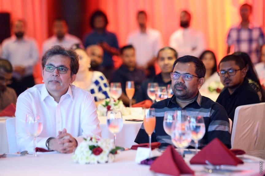ޖުލައި 11، 2017: ބީއެމްއެލް އާއި އެމެރިކަން އެކްސްޕްރެސް ގުޅިގެން "އެކްސްޕީރިއަންސް މޯލްޑިވްސް"ގެ ނަމުގައި ހާއްސަ ކެމްޕޭނެއް ފުށުމުގެ ގޮތުން ޖެން ހޮޓެލްގައި ބޭއްވި ހަފްލާގެ ތެރެއިން -- ސަން ފޮޓޯ/ ފަޔާޒް މޫސާ