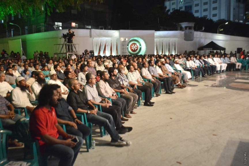 ޖުލައި 13، 2017: "ޓުރޫލީ ސަކްސެސްފުލް ޕީޕަލް" ނަމުގައި ދީނީ އިލްމުވެރިޔާ ޑރ. ބިލާލް ފިލިޕްސް އިސްލާމީ މަރުކަޒު ބޭރުގައި ދެއްވި ދަރުސްގެ ތެރެއިން -- ސަން ފޮޓޯ/ ފަޔާޒު މޫސާ