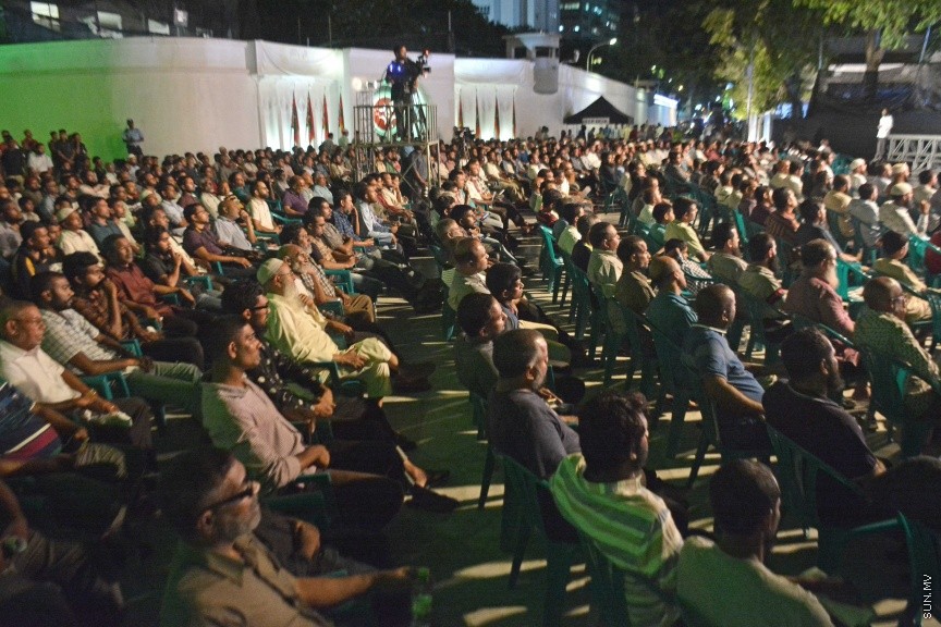 ޖުލައި 13، 2017: "ޓުރޫލީ ސަކްސެސްފުލް ޕީޕަލް" ނަމުގައި ދީނީ އިލްމުވެރިޔާ ޑރ. ބިލާލް ފިލިޕްސް އިސްލާމީ މަރުކަޒު ބޭރުގައި ދެއްވި ދަރުސްގެ ތެރެއިން -- ސަން ފޮޓޯ/ ފަޔާޒު މޫސާ