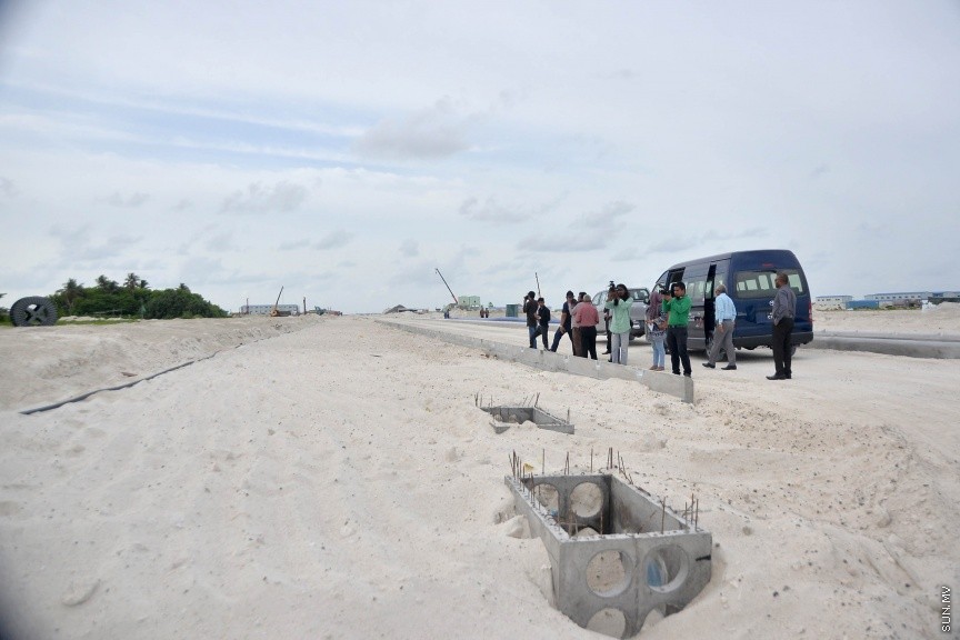 ޖުލައި 16، 217: ހުޅުމާލޭގައި ހިންގާ ތަރައްގީގެ މަޝްރޫއުތައް ނޫސްވެރިންނަށް ދައްކާލުން -- ސަން ފޮޓޯ/ ފަޔާޒު މޫސާ