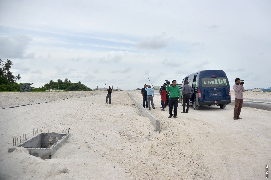 ޖުލައި 16، 217: ހުޅުމާލޭގައި ހިންގާ ތަރައްގީގެ މަޝްރޫއުތައް ނޫސްވެރިންނަށް ދައްކާލުން -- ސަން ފޮޓޯ/ ފަޔާޒު މޫސާ