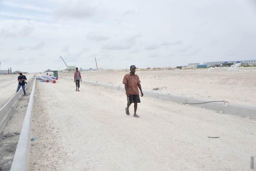ޖުލައި 16، 217: ހުޅުމާލޭގައި ހިންގާ ތަރައްގީގެ މަޝްރޫއުތައް ނޫސްވެރިންނަށް ދައްކާލުން -- ސަން ފޮޓޯ/ ފަޔާޒު މޫސާ