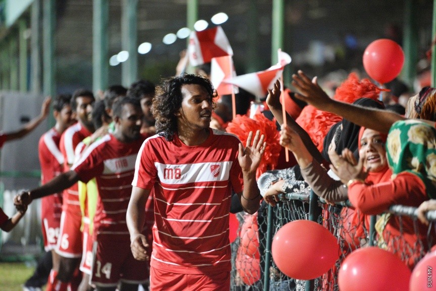ޖުލައި 21، 2017: މިނިވަން ޗެމްޕިއަންޝިޕް ފައިނަލް މެޗުގެ ތެރެއިން: ގދ. ތިނަދޫ 2-0 ގެނަތީޖާއިން ބަލިކޮށް  ޗެމްޕިއަންކަން ހޯދީ  ދ. ކުޑަހުވަދޫ -- ސަން ފޮޓޯ/ ފަޔާޒު މޫސާ