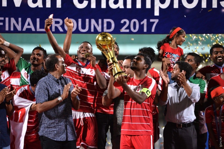 ޖުލައި 21، 2017: މިނިވަން ޗެމްޕިއަންޝިޕް ފައިނަލް މެޗުގެ ތެރެއިން: ގދ. ތިނަދޫ 2-0 ގެނަތީޖާއިން ބަލިކޮށް  ޗެމްޕިއަންކަން ހޯދީ  ދ. ކުޑަހުވަދޫ -- ސަން ފޮޓޯ/ ފަޔާޒު މޫސާ