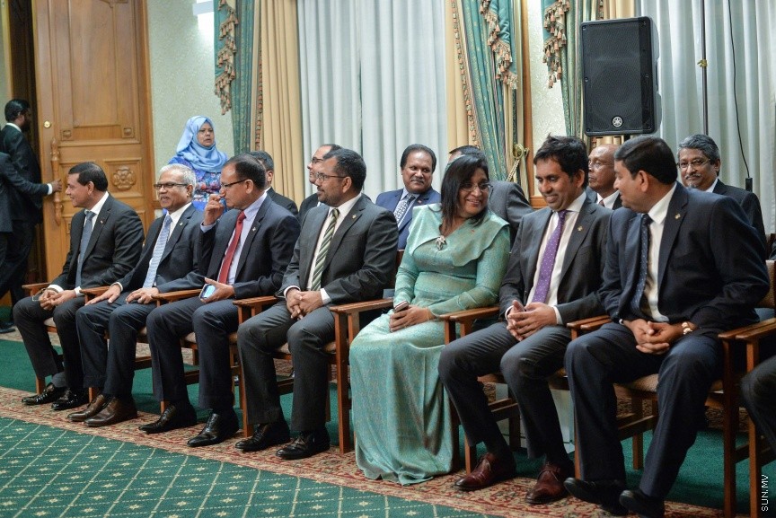 ޖުލައި 25، 2017: ޕާކިސްތާނުގެ ބޮޑުވަޒީރު މުހައްމަދު ނަވާޒު ޝަރީފު  ރައީސުލްޖުމްހޫރިއްޔާގެ އޮފީހަށް ޒިޔާރަތްކުރެއްވުމާއި ދެ ސަރުކާރު ދެމެދު ބޭއްވުނު ރަސްމީ ބައްދަލުވުންތައް -- ސަން ފޮޓޯ/ ފަޔާޒު މޫސާ
