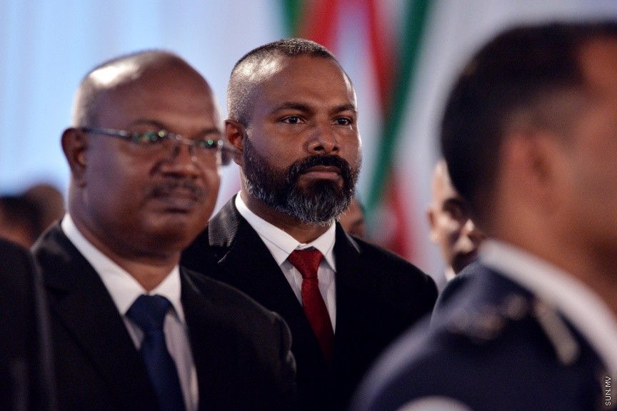 ޖުލައި 27، 2017: ދިވެހިރާއްޖޭގެ މިނިވަންކަމަށް 52 އަހަރު ފުރުމުގެ މުނާސަބަތުގައި ރައީސުލްޖުމްހޫރިއްޔާ ޢަބްދުﷲ ޔާމީން ޢަބްދުލްޤައްޔޫމާއި އެމަނިކުފާނުގެ އަނބިކަނބަލުން ފާތިމަތު އިބްރާހީމް ދަރުބާރުގޭގައި ބޭއްވި ރަސްމީ ބައްދަލުވުމުގެ ތެރެއިން -- ސަން ފޮޓޯ/ ފަޔާޒު މޫސާ