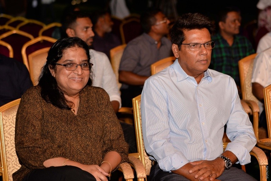 ޒުވާނުންގެ ސިޓީ، ހުޅުމާލޭގައި ޕާކަކާއި އިޖުތިމާއީ މަރުކަޒެއް ރައީސުލްޖުމްހޫރިއްޔާ އަބްދުﷲ ޔާމީން އަބްދުލް ގައްޔޫމްގެ ދެކަނބަލުން ހުޅުވައިދެއްވުން: ޗައިނާ ފުލެޓުތައް ހުންނަ ނެއިބާރހުޑް ސަރަހައްދުގައި ހުޅުވި ޕާކަށް ދީފައިވާ ނަމަކީ ފެހިރެސް ޕާކު----ސަން ފޮޓޯ/ މުހައްމަދު އަފްރާހް