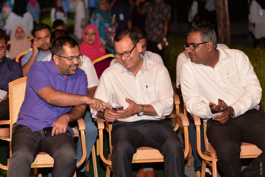 ޒުވާނުންގެ ސިޓީ، ހުޅުމާލޭގައި ޕާކަކާއި އިޖުތިމާއީ މަރުކަޒެއް ރައީސުލްޖުމްހޫރިއްޔާ އަބްދުﷲ ޔާމީން އަބްދުލް ގައްޔޫމްގެ ދެކަނބަލުން ހުޅުވައިދެއްވުން: ޗައިނާ ފުލެޓުތައް ހުންނަ ނެއިބާރހުޑް ސަރަހައްދުގައި ހުޅުވި ޕާކަށް ދީފައިވާ ނަމަކީ ފެހިރެސް ޕާކު----ސަން ފޮޓޯ/ މުހައްމަދު އަފްރާހް