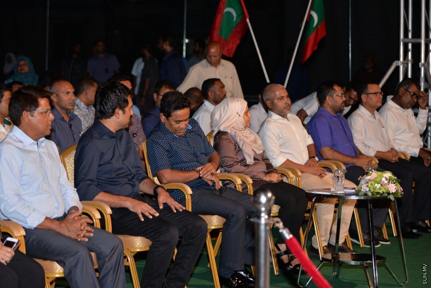 ޒުވާނުންގެ ސިޓީ، ހުޅުމާލޭގައި ޕާކަކާއި އިޖުތިމާއީ މަރުކަޒެއް ރައީސުލްޖުމްހޫރިއްޔާ އަބްދުﷲ ޔާމީން އަބްދުލް ގައްޔޫމްގެ ދެކަނބަލުން ހުޅުވައިދެއްވުން: ޗައިނާ ފުލެޓުތައް ހުންނަ ނެއިބާރހުޑް ސަރަހައްދުގައި ހުޅުވި ޕާކަށް ދީފައިވާ ނަމަކީ ފެހިރެސް ޕާކު----ސަން ފޮޓޯ/ މުހައްމަދު އަފްރާހް