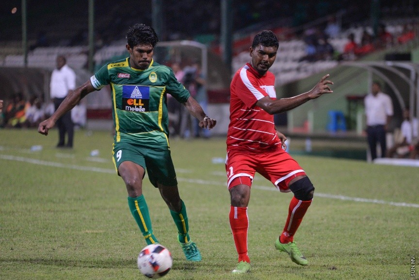 ދިވެހި ޕްރިމިއާ ލީގުގައި މާޒިޔާއާއި ދ. ކުޑަހުވަދޫ ބައްދަލުކުރި މެޗުގެ ތެރެއިން: އެ މެޗުން މާޒިޔާ މޮޅުވީ 4-0 ލަނޑުގެ ނަތީޖާއަކުން --- ސަން ފޮޓޯ/ މުހައްމަދު އަފްރާހް