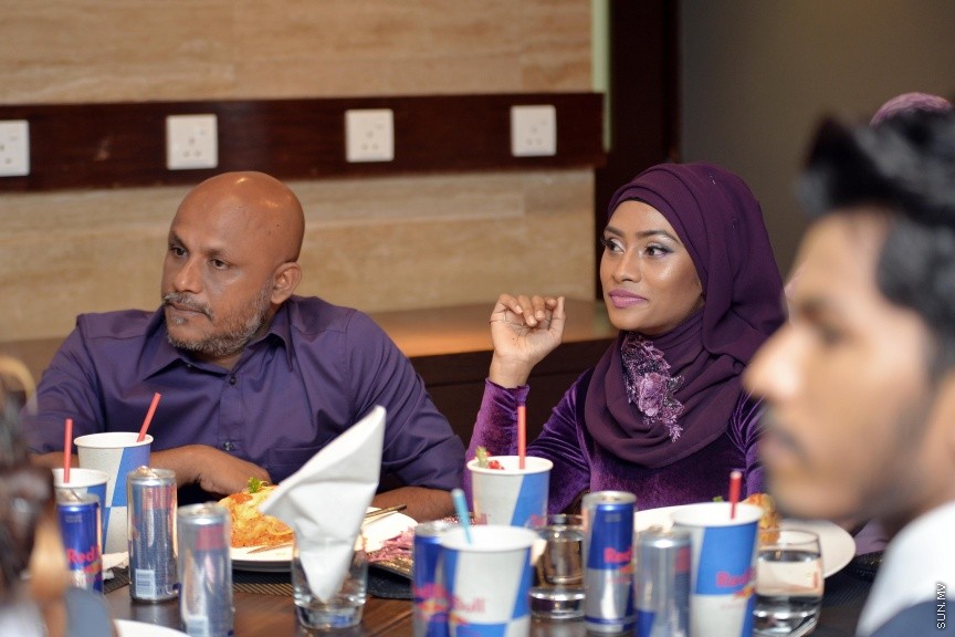 އޯގަސްޓް 6، 2017: ދިވެހި އާ ފިލްމް "ހައްދު"ގެ އޯޑިއޯ ލޯންޗް ކުރަން ސޯލްޓް ކެފޭގައި ބޭއްވި ހަފްލާގެ ތެރެއިން -- ސަން ފޮޓޯ/ ފަޔާޒު މޫސާ