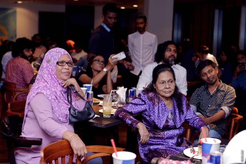 އޯގަސްޓް 6، 2017: ދިވެހި އާ ފިލްމް "ހައްދު"ގެ އޯޑިއޯ ލޯންޗް ކުރަން ސޯލްޓް ކެފޭގައި ބޭއްވި ހަފްލާގެ ތެރެއިން -- ސަން ފޮޓޯ/ ފަޔާޒު މޫސާ