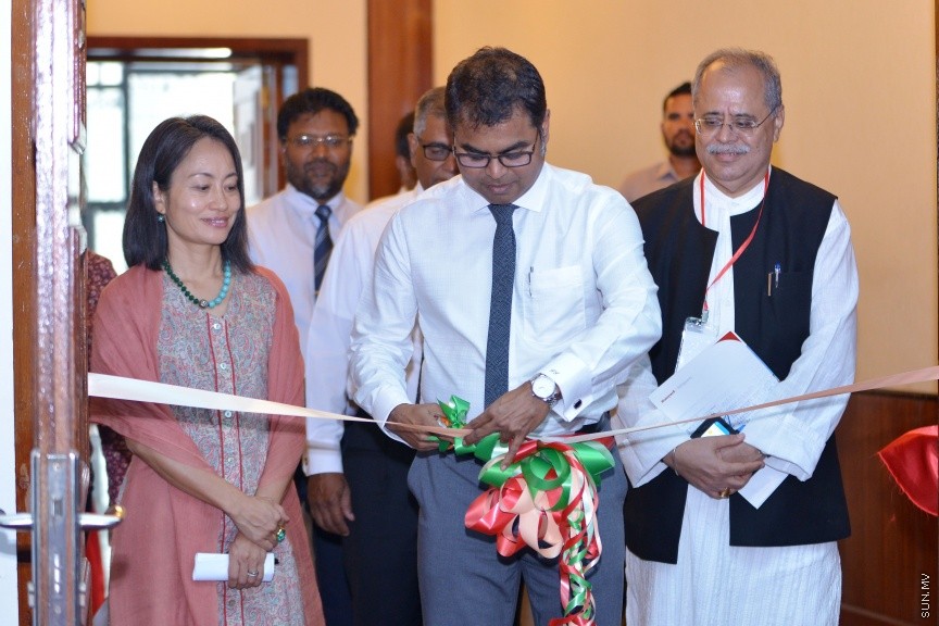 14 އޯގަސްޓް 2017: ރާއްޖޭން ބޭރުގެ ކުންފުނިތަކުން އުފައްދާ އޯޒޯން ފަށަލަ އާއި ތިމާވެއްޓާ ރައްޓެހީގެ އުފެއްދުންތައް ދައްކާލުމަށް ހާއްސަ "އޯޒޯން ޓު ކްލައިމެޓް ޓެކްނޮލޮޖީ އެކްސްޕޯ" ދަރުބާރުގޭގައި ފެށުން -- ސަން ފޮޓޯ/ ފަޔާޒު މޫސާ