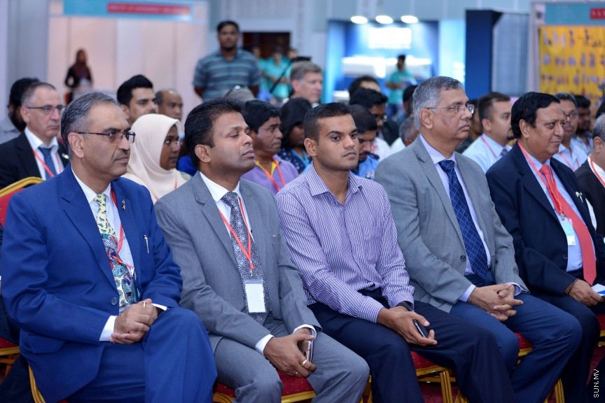 14 އޯގަސްޓް 2017: ރާއްޖޭން ބޭރުގެ ކުންފުނިތަކުން އުފައްދާ އޯޒޯން ފަށަލަ އާއި ތިމާވެއްޓާ ރައްޓެހީގެ އުފެއްދުންތައް ދައްކާލުމަށް ހާއްސަ "އޯޒޯން ޓު ކްލައިމެޓް ޓެކްނޮލޮޖީ އެކްސްޕޯ" ދަރުބާރުގޭގައި ފެށުން -- ސަން ފޮޓޯ/ ފަޔާޒު މޫސާ
