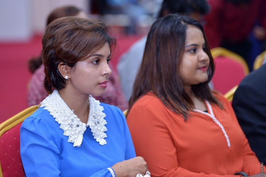 14 އޯގަސްޓް 2017: ރާއްޖޭން ބޭރުގެ ކުންފުނިތަކުން އުފައްދާ އޯޒޯން ފަށަލަ އާއި ތިމާވެއްޓާ ރައްޓެހީގެ އުފެއްދުންތައް ދައްކާލުމަށް ހާއްސަ "އޯޒޯން ޓު ކްލައިމެޓް ޓެކްނޮލޮޖީ އެކްސްޕޯ" ދަރުބާރުގޭގައި ފެށުން -- ސަން ފޮޓޯ/ ފަޔާޒު މޫސާ