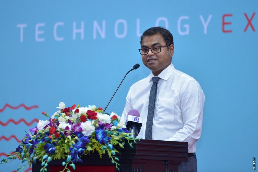 14 އޯގަސްޓް 2017: ރާއްޖޭން ބޭރުގެ ކުންފުނިތަކުން އުފައްދާ އޯޒޯން ފަށަލަ އާއި ތިމާވެއްޓާ ރައްޓެހީގެ އުފެއްދުންތައް ދައްކާލުމަށް ހާއްސަ "އޯޒޯން ޓު ކްލައިމެޓް ޓެކްނޮލޮޖީ އެކްސްޕޯ" ދަރުބާރުގޭގައި ފެށުން -- ސަން ފޮޓޯ/ ފަޔާޒު މޫސާ