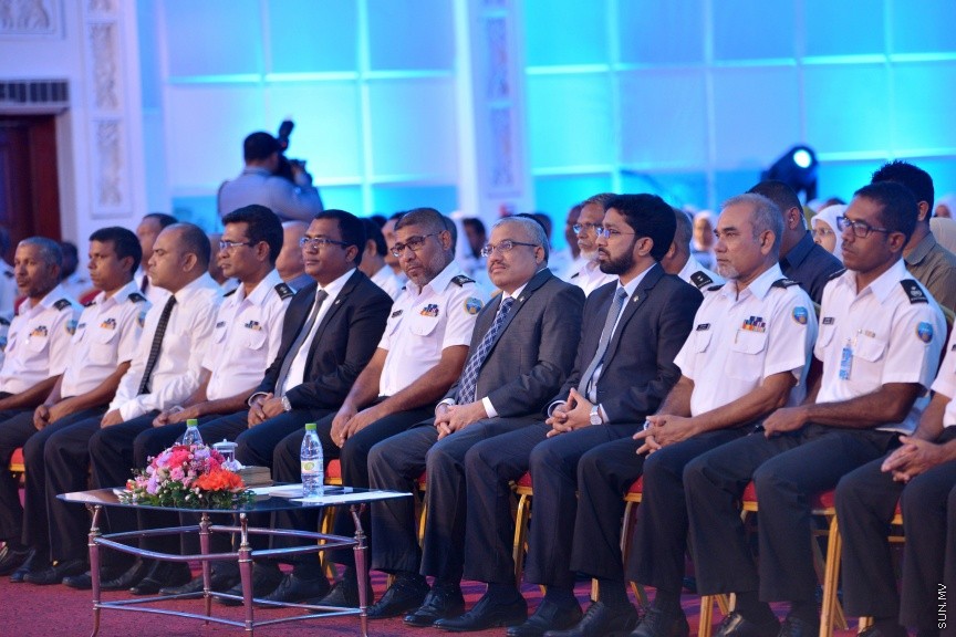 އޯގަސްޓް 20، 2017: ކަސްޓަމްސްގެ 127 ވަނަ އަހަރީ ދުވަހުގެ މުނާސަބަތުގައި ދަރުބާރުގޭގައި ބޭއްވި ޖަލްސާގެ ތެރެއިން -- ސަން ފޮޓޯ/ ފަޔާޒު މޫސާ