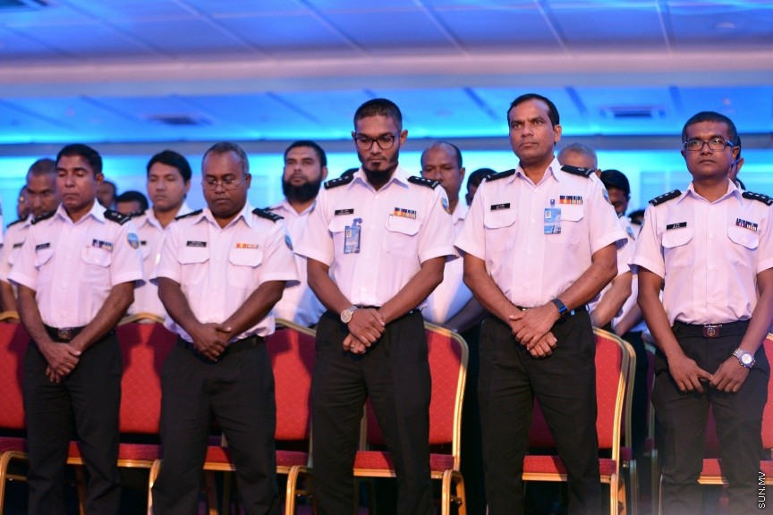 އޯގަސްޓް 20، 2017: ކަސްޓަމްސްގެ 127 ވަނަ އަހަރީ ދުވަހުގެ މުނާސަބަތުގައި ދަރުބާރުގޭގައި ބޭއްވި ޖަލްސާގެ ތެރެއިން -- ސަން ފޮޓޯ/ ފަޔާޒު މޫސާ