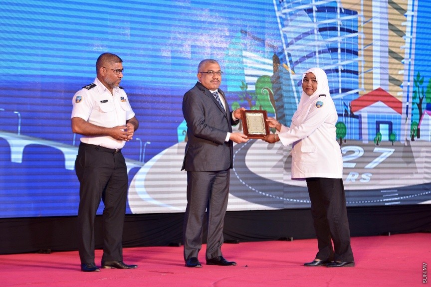 އޯގަސްޓް 20، 2017: ކަސްޓަމްސްގެ 127 ވަނަ އަހަރީ ދުވަހުގެ މުނާސަބަތުގައި ދަރުބާރުގޭގައި ބޭއްވި ޖަލްސާގެ ތެރެއިން -- ސަން ފޮޓޯ/ ފަޔާޒު މޫސާ