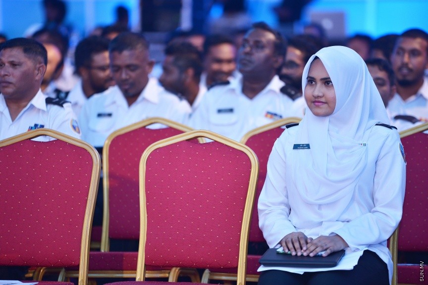 އޯގަސްޓް 20، 2017: ކަސްޓަމްސްގެ 127 ވަނަ އަހަރީ ދުވަހުގެ މުނާސަބަތުގައި ދަރުބާރުގޭގައި ބޭއްވި ޖަލްސާގެ ތެރެއިން -- ސަން ފޮޓޯ/ ފަޔާޒު މޫސާ