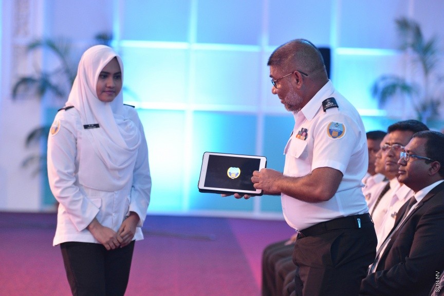 އޯގަސްޓް 20، 2017: ކަސްޓަމްސްގެ 127 ވަނަ އަހަރީ ދުވަހުގެ މުނާސަބަތުގައި ދަރުބާރުގޭގައި ބޭއްވި ޖަލްސާގެ ތެރެއިން -- ސަން ފޮޓޯ/ ފަޔާޒު މޫސާ