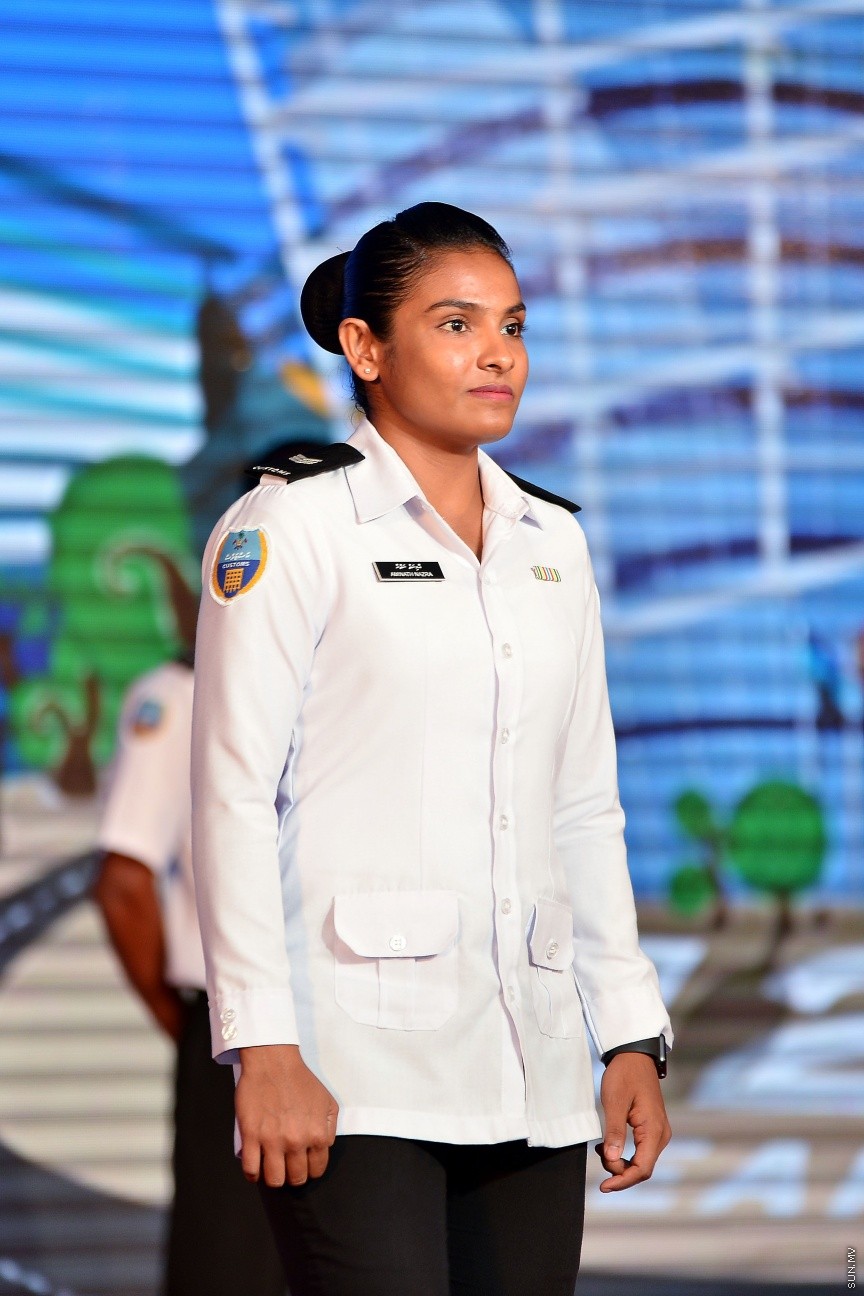 އޯގަސްޓް 20، 2017: ކަސްޓަމްސްގެ 127 ވަނަ އަހަރީ ދުވަހުގެ މުނާސަބަތުގައި ދަރުބާރުގޭގައި ބޭއްވި ޖަލްސާގެ ތެރެއިން -- ސަން ފޮޓޯ/ ފަޔާޒު މޫސާ