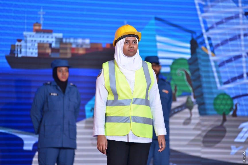 އޯގަސްޓް 20، 2017: ކަސްޓަމްސްގެ 127 ވަނަ އަހަރީ ދުވަހުގެ މުނާސަބަތުގައި ދަރުބާރުގޭގައި ބޭއްވި ޖަލްސާގެ ތެރެއިން -- ސަން ފޮޓޯ/ ފަޔާޒު މޫސާ