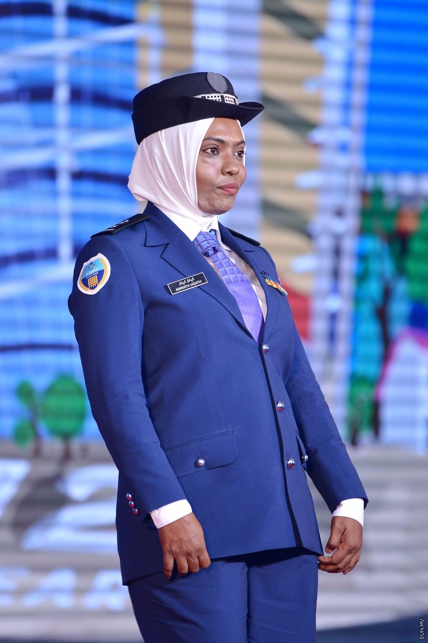 އޯގަސްޓް 20، 2017: ކަސްޓަމްސްގެ 127 ވަނަ އަހަރީ ދުވަހުގެ މުނާސަބަތުގައި ދަރުބާރުގޭގައި ބޭއްވި ޖަލްސާގެ ތެރެއިން -- ސަން ފޮޓޯ/ ފަޔާޒު މޫސާ