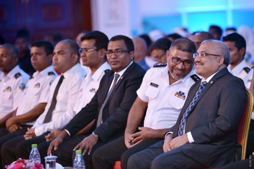 އޯގަސްޓް 20، 2017: ކަސްޓަމްސްގެ 127 ވަނަ އަހަރީ ދުވަހުގެ މުނާސަބަތުގައި ދަރުބާރުގޭގައި ބޭއްވި ޖަލްސާގެ ތެރެއިން -- ސަން ފޮޓޯ/ ފަޔާޒު މޫސާ