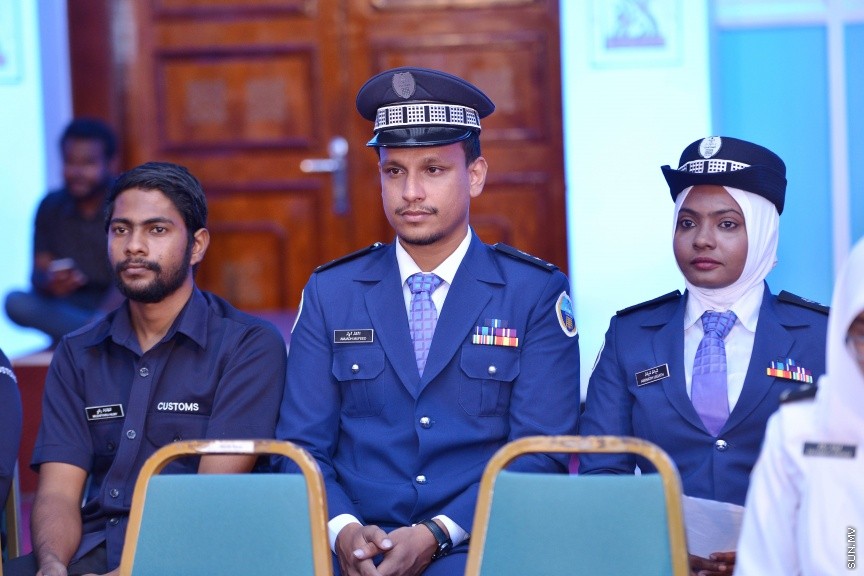 އޯގަސްޓް 20، 2017: ކަސްޓަމްސްގެ 127 ވަނަ އަހަރީ ދުވަހުގެ މުނާސަބަތުގައި ދަރުބާރުގޭގައި ބޭއްވި ޖަލްސާގެ ތެރެއިން -- ސަން ފޮޓޯ/ ފަޔާޒު މޫސާ