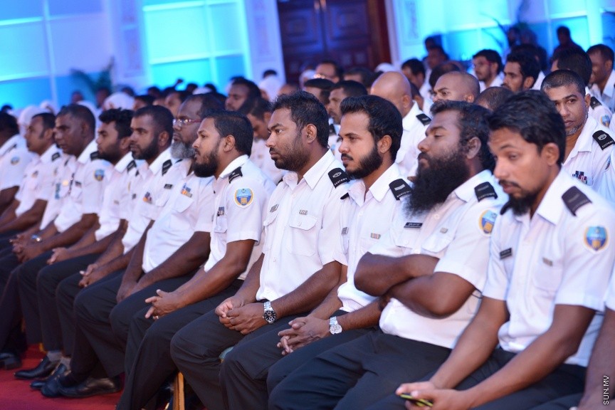 އޯގަސްޓް 20، 2017: ކަސްޓަމްސްގެ 127 ވަނަ އަހަރީ ދުވަހުގެ މުނާސަބަތުގައި ދަރުބާރުގޭގައި ބޭއްވި ޖަލްސާގެ ތެރެއިން -- ސަން ފޮޓޯ/ ފަޔާޒު މޫސާ