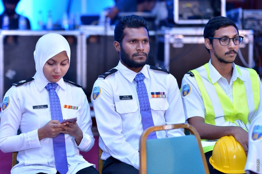 އޯގަސްޓް 20، 2017: ކަސްޓަމްސްގެ 127 ވަނަ އަހަރީ ދުވަހުގެ މުނާސަބަތުގައި ދަރުބާރުގޭގައި ބޭއްވި ޖަލްސާގެ ތެރެއިން -- ސަން ފޮޓޯ/ ފަޔާޒު މޫސާ