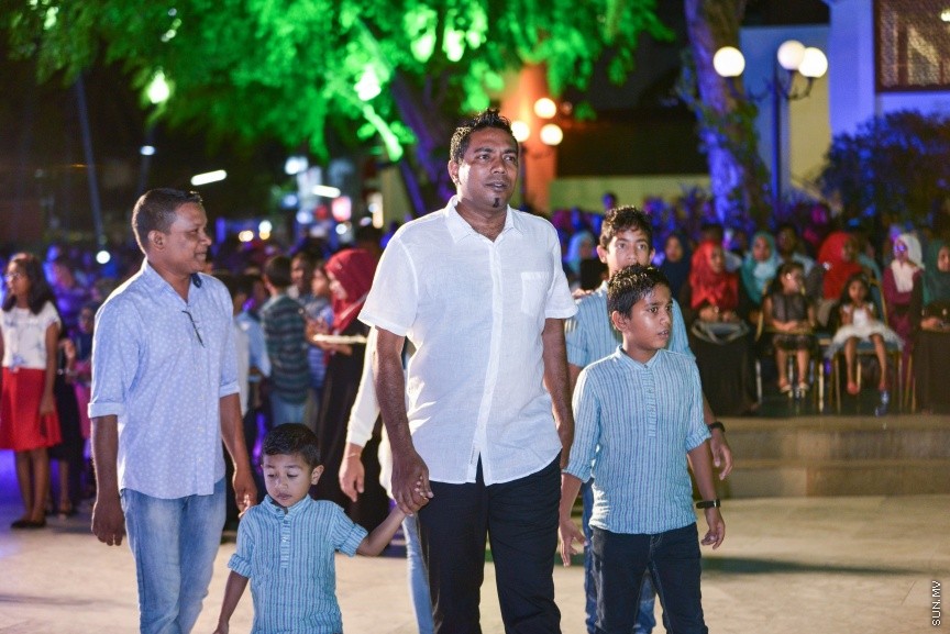 އޯގަސްޓް 21، 2017: ސަލްޓަން ޕާކު ތަރައްގީ ކުރުމަށްފަހު "ރަސް ރަނި"ގެ ނަމުގައި އަލުން ހުޅުވުމަށް ބޭއްވި ރަސްމިއްޔާތުގެ ތެރެއިން -- ސަން ފޮޓޯ/ ފަޔާޒު މޫސާ