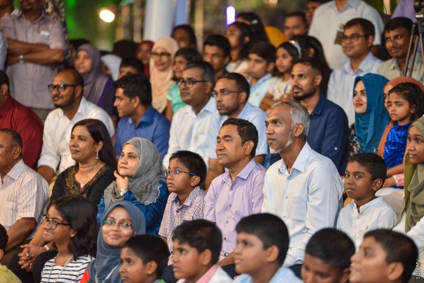 އޯގަސްޓް 21، 2017: ސަލްޓަން ޕާކު ތަރައްގީ ކުރުމަށްފަހު "ރަސް ރަނި"ގެ ނަމުގައި އަލުން ހުޅުވުމަށް ބޭއްވި ރަސްމިއްޔާތުގެ ތެރެއިން -- ސަން ފޮޓޯ/ ފަޔާޒު މޫސާ