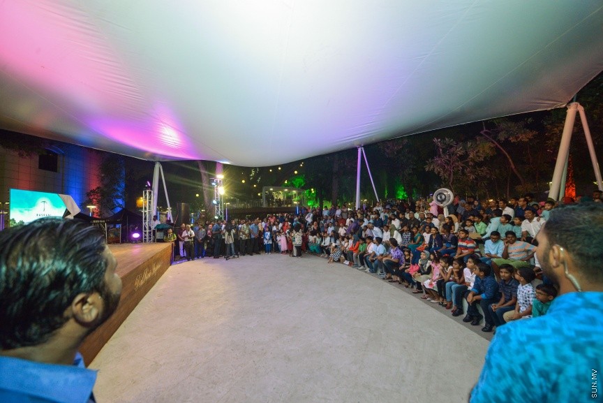 އޯގަސްޓް 21، 2017: ސަލްޓަން ޕާކު ތަރައްގީ ކުރުމަށްފަހު "ރަސް ރަނި"ގެ ނަމުގައި އަލުން ހުޅުވުމަށް ބޭއްވި ރަސްމިއްޔާތުގެ ތެރެއިން -- ސަން ފޮޓޯ/ ފަޔާޒު މޫސާ