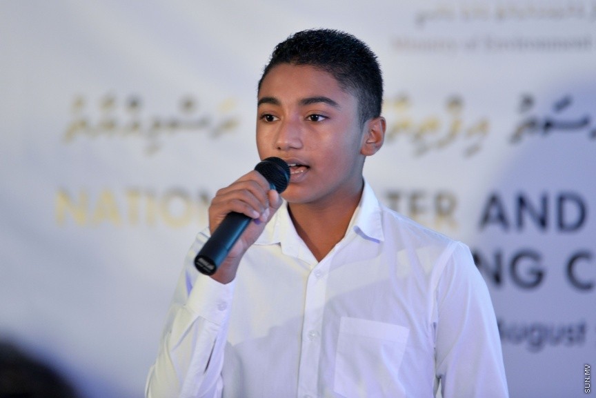 މުޅި ރާއްޖޭގެ ފެނާއި ނަރުދަމާގެ ގައުމީ ސިޔާސަތު ރަސްމީކޮށް އިފްތިތާހުކުރުން: ޗަންޕާ ސެންޓްރަލް ހޮޓަލްގައި މިއަދު ބޭއްވި ރަސްމިއްޔާތުގައި އެ ސިޔާސަތު އިފްތިތާހު ކޮށްދެއްވީ އެންވަޔަރަމަންޓް އެންޑް އެނާޖީ މިނިސްޓަރު ތާރިގް އިބްރާހީމް----ސަން ފޮޓޯ/ މުހައްްމަދު އަފްރާހް 