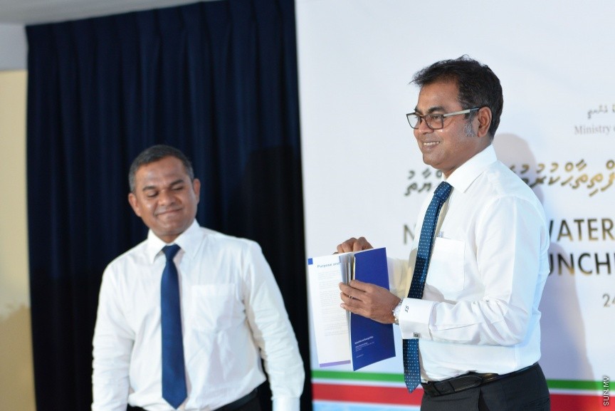 މުޅި ރާއްޖޭގެ ފެނާއި ނަރުދަމާގެ ގައުމީ ސިޔާސަތު ރަސްމީކޮށް އިފްތިތާހުކުރުން: ޗަންޕާ ސެންޓްރަލް ހޮޓަލްގައި މިއަދު ބޭއްވި ރަސްމިއްޔާތުގައި އެ ސިޔާސަތު އިފްތިތާހު ކޮށްދެއްވީ އެންވަޔަރަމަންޓް އެންޑް އެނާޖީ މިނިސްޓަރު ތާރިގް އިބްރާހީމް----ސަން ފޮޓޯ/ މުހައްްމަދު އަފްރާހް 