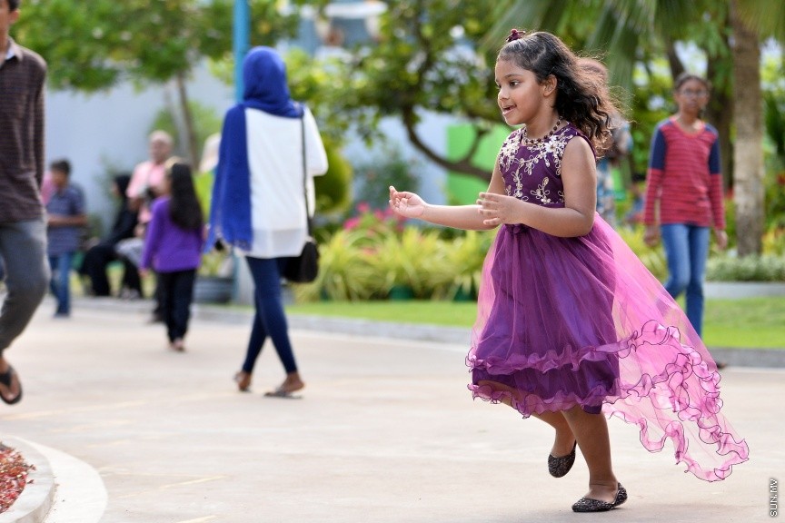 ސެޕްޓެމްބާރ 1، 2017: ކުޑަކުދިންގެ ބަގީޗާ، ތަފާތު ފުރިހަމަކަމަކާއެކު ހުޅުވަން -- ސަން ފޮޓޯ/ ފަޔާޒު މޫސާ