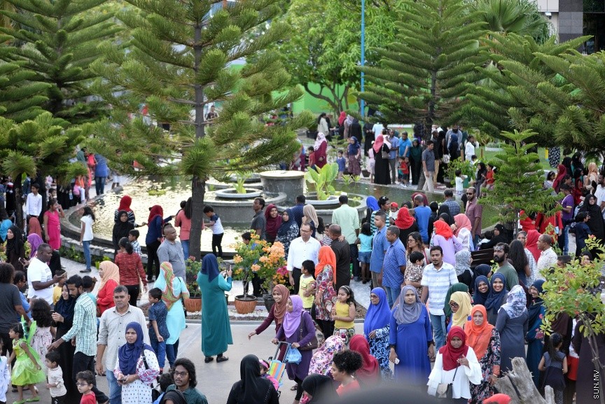 ސެޕްޓެމްބާރ 1، 2017: ކުޑަކުދިންގެ ބަގީޗާ، ތަފާތު ފުރިހަމަކަމަކާއެކު ހުޅުވަން -- ސަން ފޮޓޯ/ ފަޔާޒު މޫސާ