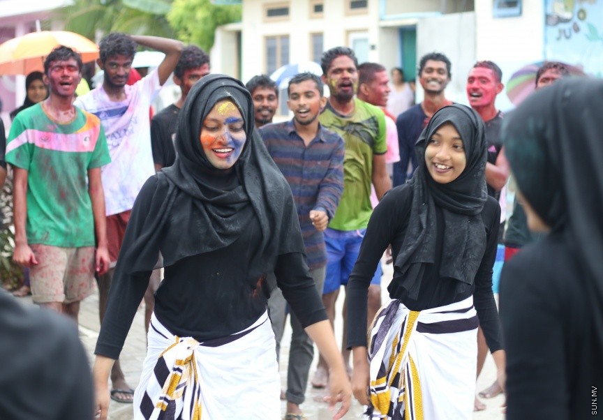 މި އަހަރުގެ އަޟްހާ އީދު ދުވަސް ފާހަގަކުރުމުގެ ގޮތުން ށ. ފުނަދޫގައި ކުރިއަށްގެންދިޔަ ކުޅިވަރުތަކުގެ ތެރެއިން---ސަން ފޮޓޯ/ އިހްތިޝާމް މުހައްމަދު