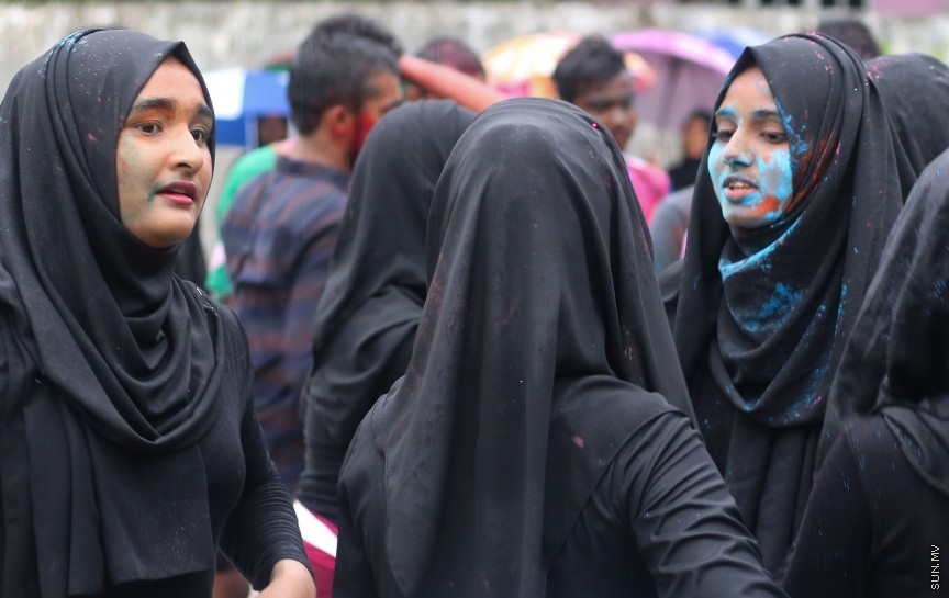 މި އަހަރުގެ އަޟްހާ އީދު ދުވަސް ފާހަގަކުރުމުގެ ގޮތުން ށ. ފުނަދޫގައި ކުރިއަށްގެންދިޔަ ކުޅިވަރުތަކުގެ ތެރެއިން---ސަން ފޮޓޯ/ އިހްތިޝާމް މުހައްމަދު