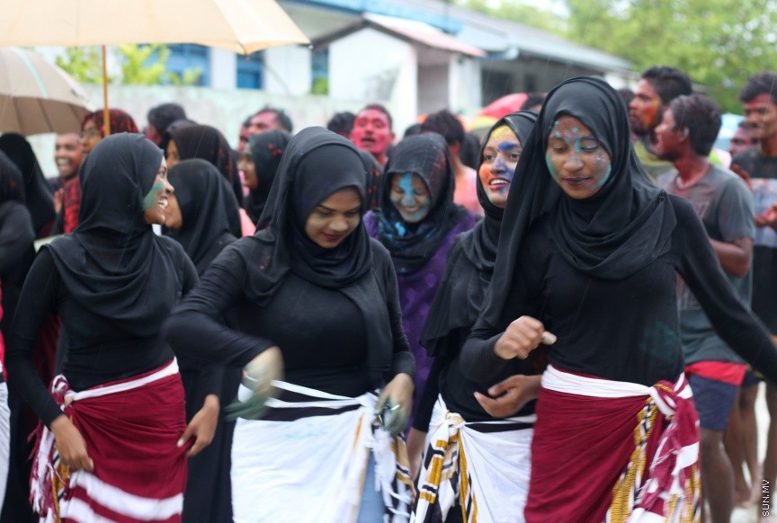 މި އަހަރުގެ އަޟްހާ އީދު ދުވަސް ފާހަގަކުރުމުގެ ގޮތުން ށ. ފުނަދޫގައި ކުރިއަށްގެންދިޔަ ކުޅިވަރުތަކުގެ ތެރެއިން---ސަން ފޮޓޯ/ އިހްތިޝާމް މުހައްމަދު
