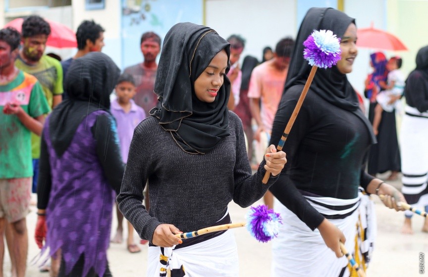 މި އަހަރުގެ އަޟްހާ އީދު ދުވަސް ފާހަގަކުރުމުގެ ގޮތުން ށ. ފުނަދޫގައި ކުރިއަށްގެންދިޔަ ކުޅިވަރުތަކުގެ ތެރެއިން---ސަން ފޮޓޯ/ އިހްތިޝާމް މުހައްމަދު