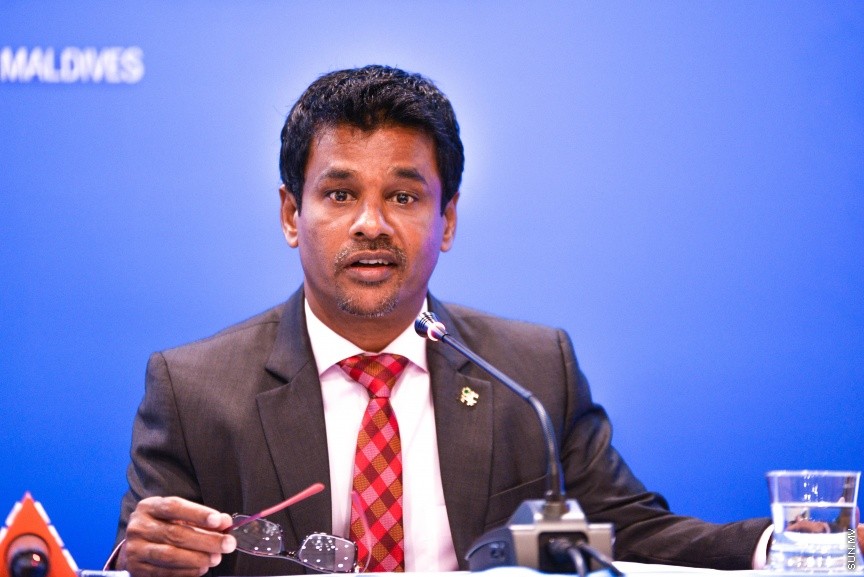 ޑަބްލިއެޗްއޯ ސީރޯގެ 70 ވަނަ ސަރަހައްދީ ބައްދަލުވުން ފެށުން ގެ ހަވާސާގެ ބޭރުން ބޭއްވި ނޫސް ކޮންފަރެންސްގައި ހެލްތު މިނިސްޓަރު ނާޒިމް ވާހަކަ ދައްކަވަނީ---ސަން ފޮޓޯ/ އަފްރާހް 